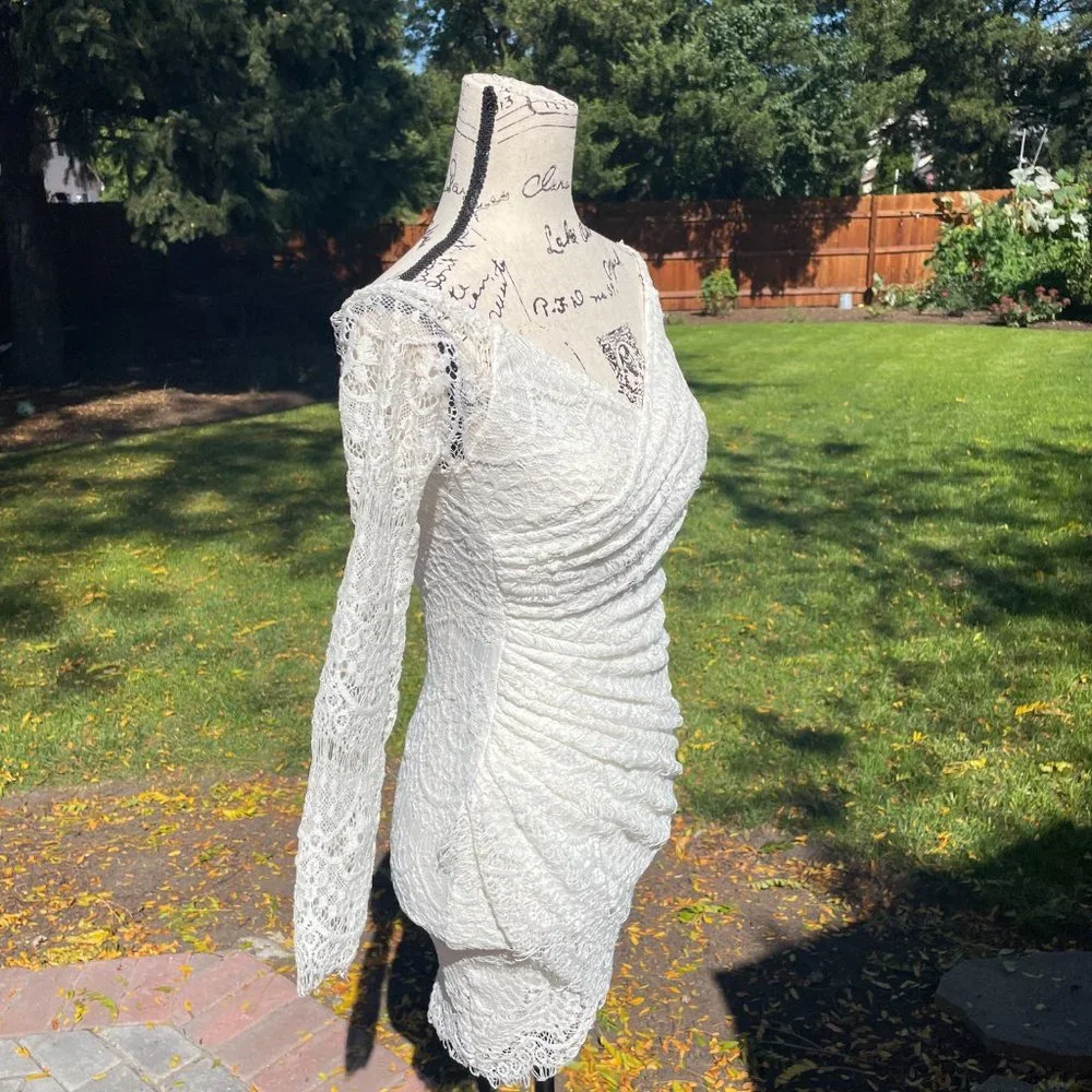 White off the shoulder lace mini dress - Picture 4 of 9